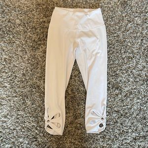 White cropped leggings
